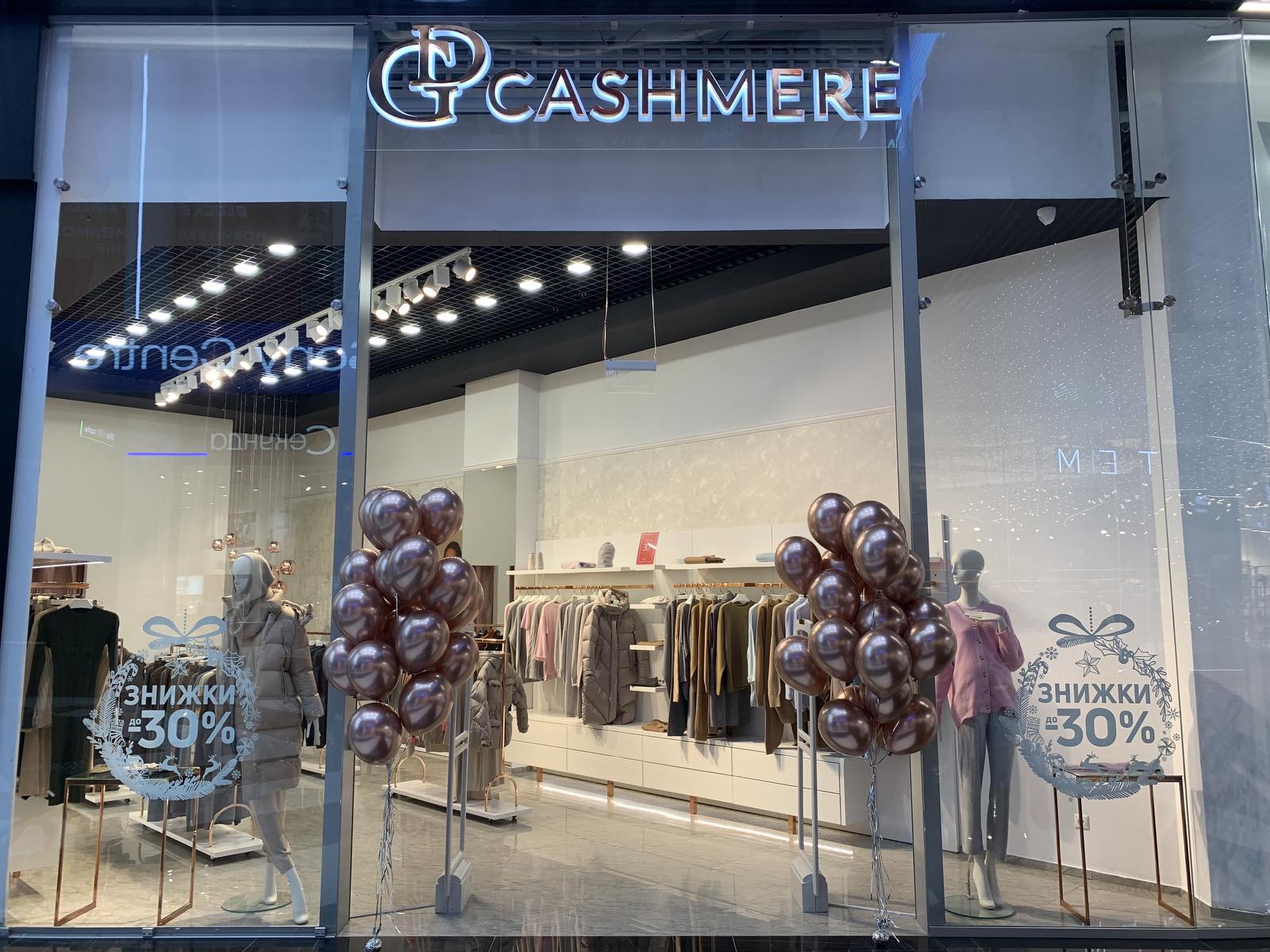 Кашемір, шовк, вовна  – завітайте до нового магазину GD Cashmere у Blockbuster Mall!